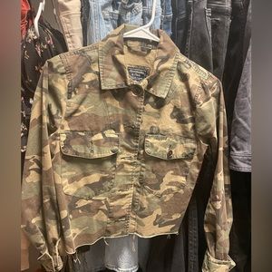 Camo cropped Abercrombie jacket